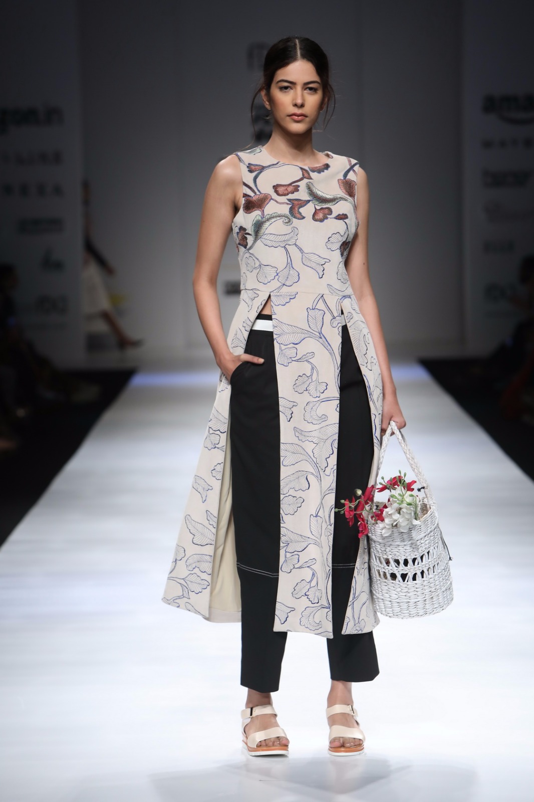 http://www.talksassy.com/wp-content/uploads/2017/03/Amazon-India-Fashion-Week-Autumn-Winter-2017-11.jpg