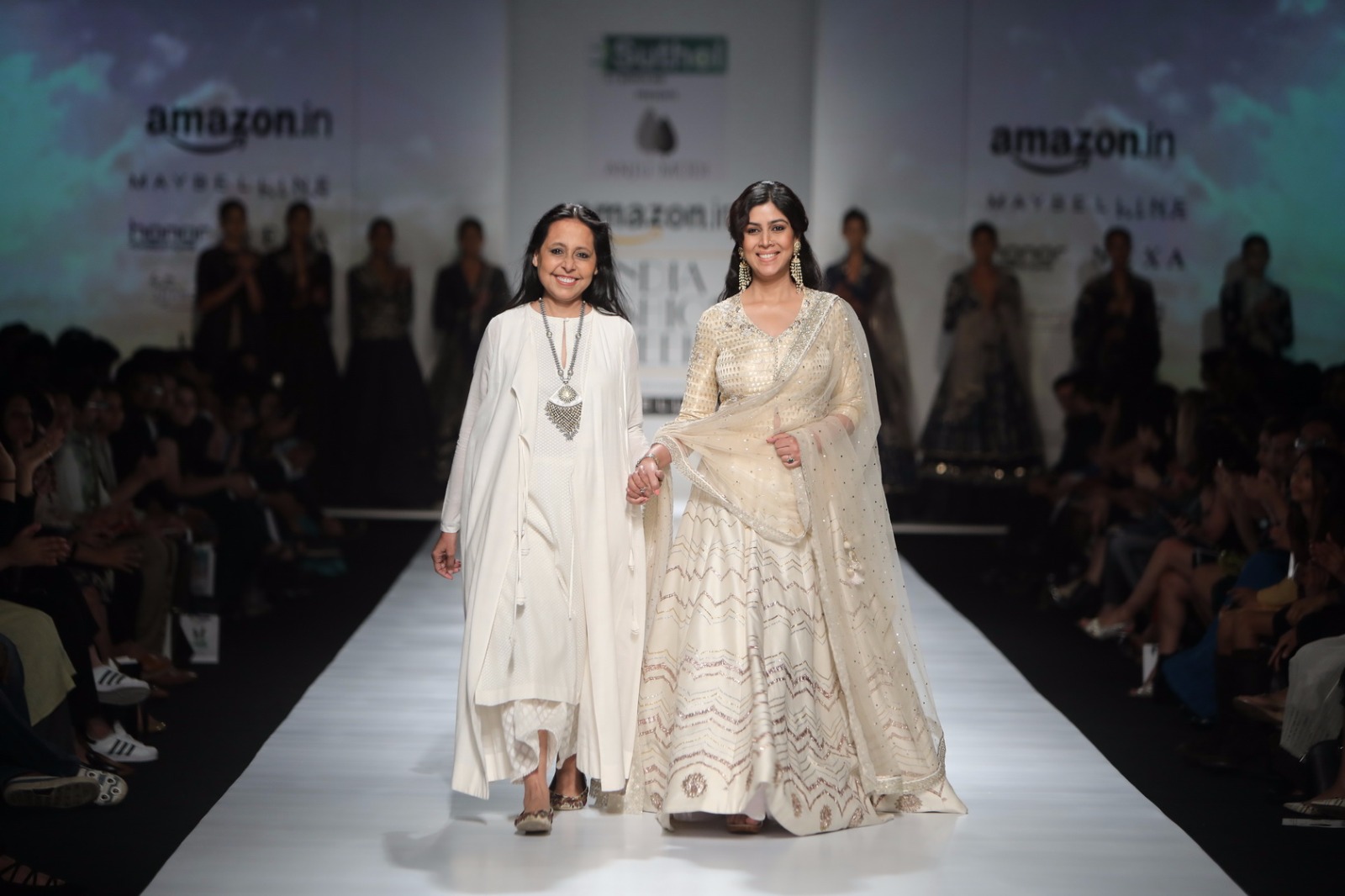 http://www.talksassy.com/wp-content/uploads/2017/03/Amazon-India-Fashion-Week-Autumn-Winter-2017-19.jpg