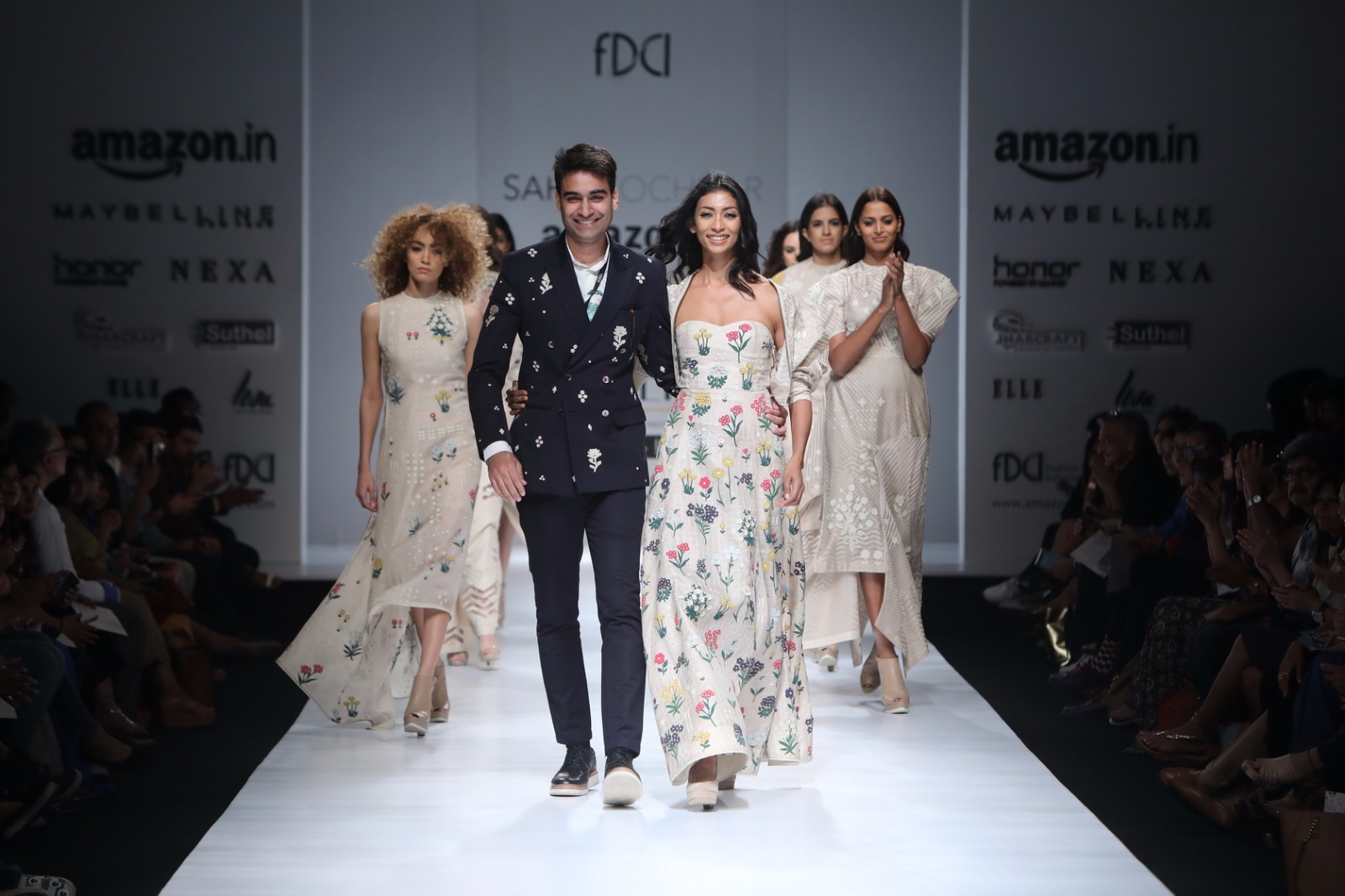 http://www.talksassy.com/wp-content/uploads/2017/03/Amazon-India-Fashion-Week-Autumn-Winter-2017-20.jpg