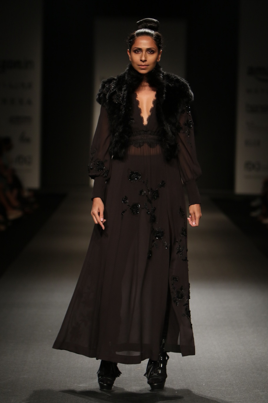 http://www.talksassy.com/wp-content/uploads/2017/03/Amazon-India-Fashion-Week-Autumn-Winter-2017-24.jpg