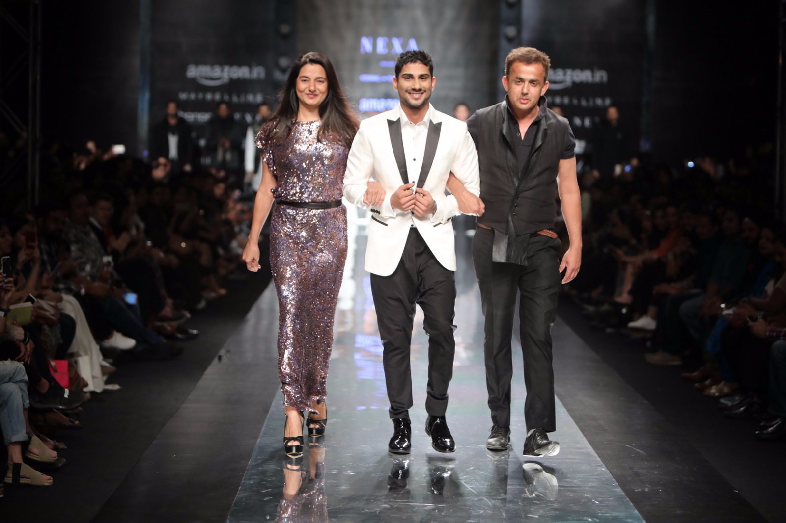 http://www.talksassy.com/wp-content/uploads/2017/03/Amazon-India-Fashion-Week-Autumn-Winter-2017-30.jpg