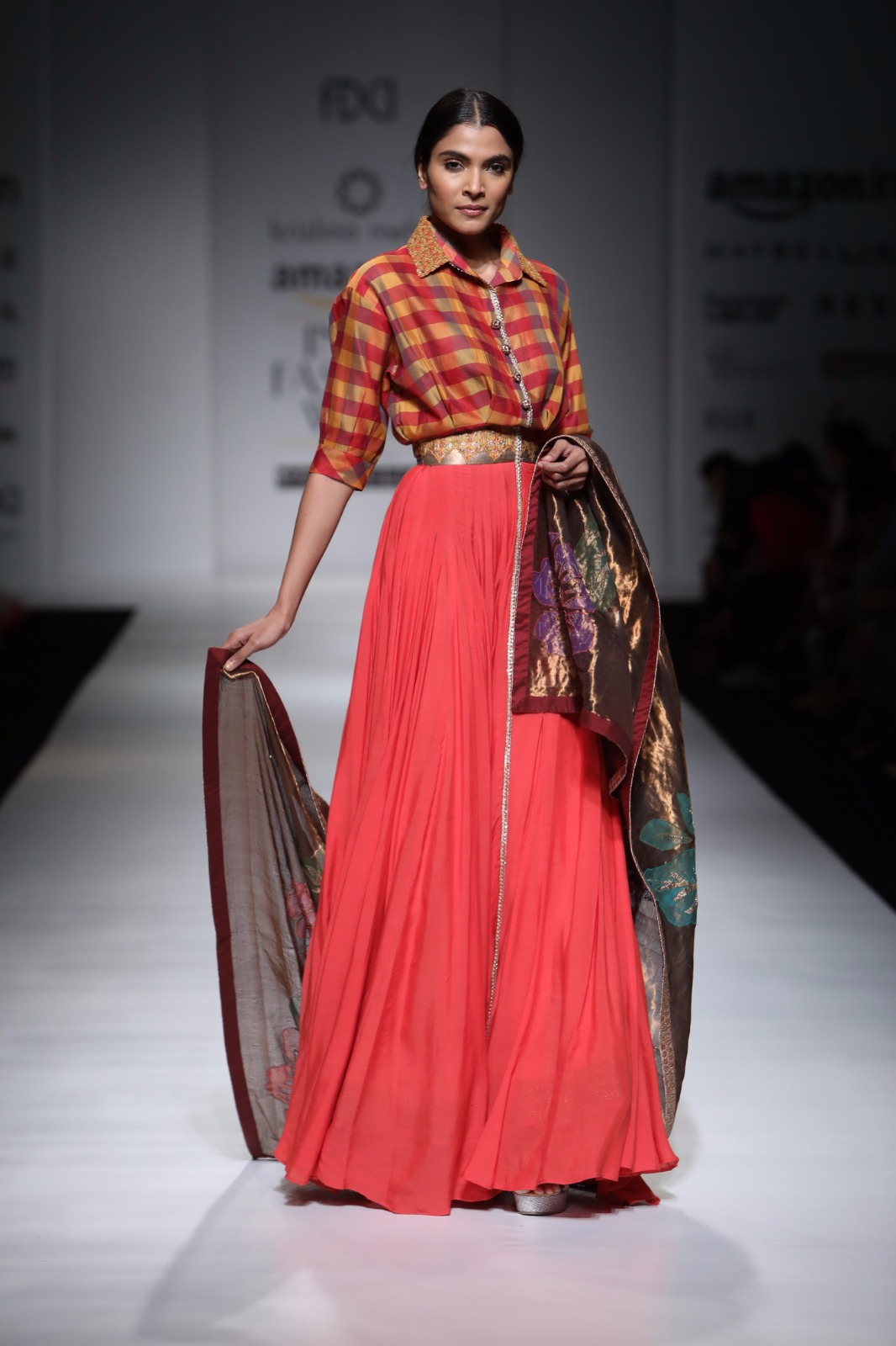 http://www.talksassy.com/wp-content/uploads/2017/03/Amazon-India-Fashion-Week-Autumn-Winter-2017-37.jpg