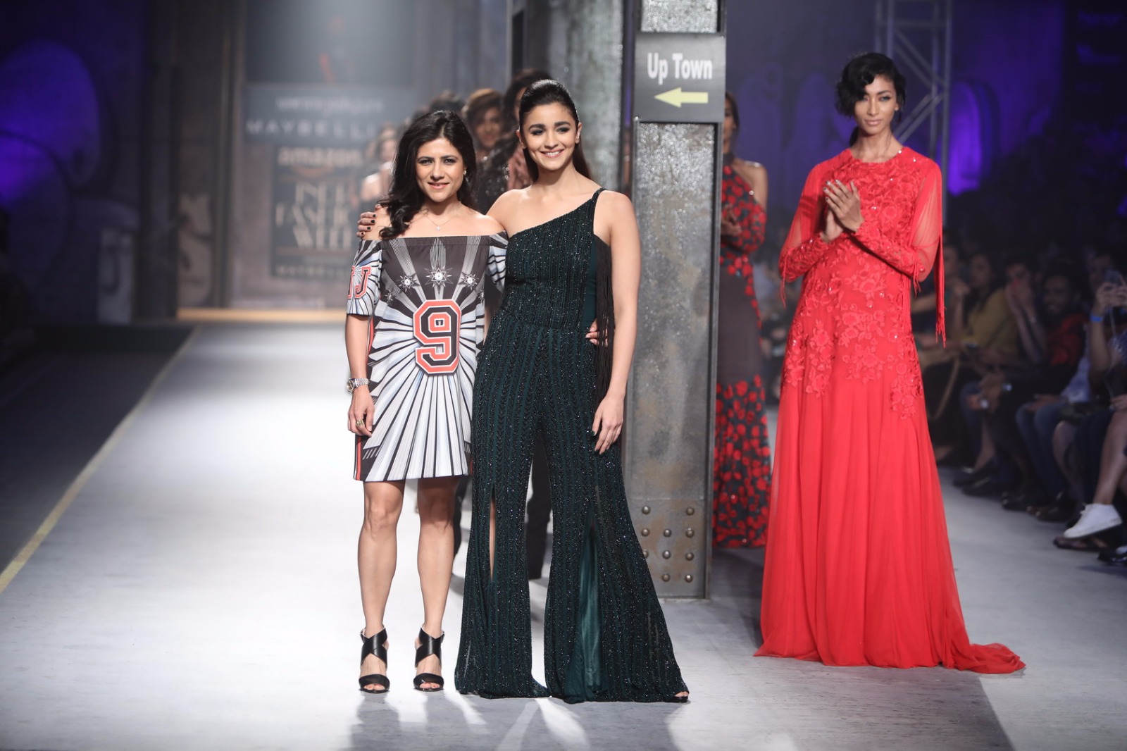 http://www.talksassy.com/wp-content/uploads/2017/03/Amazon-India-Fashion-Week-Autumn-Winter-2017-40.jpg