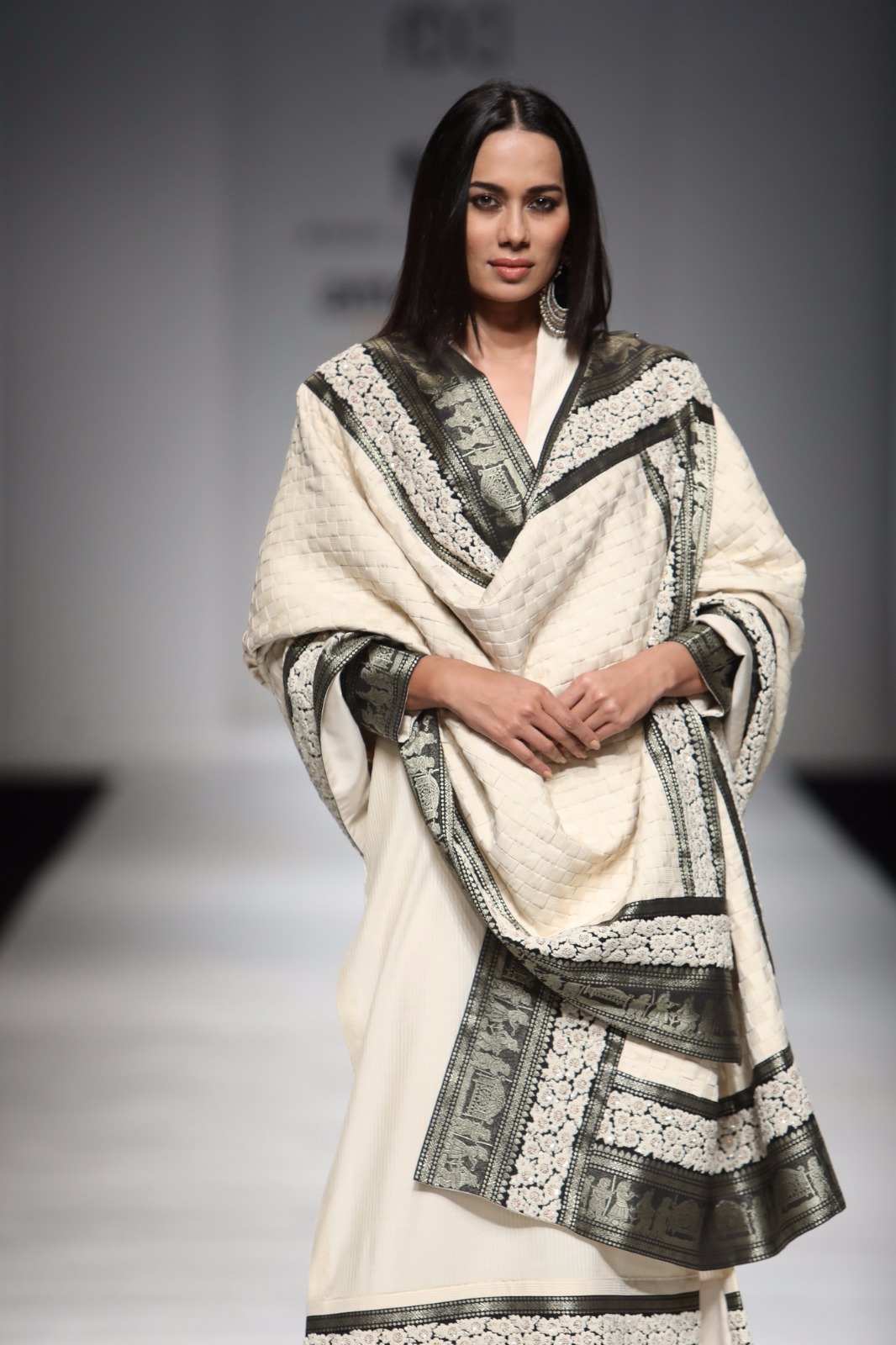 http://www.talksassy.com/wp-content/uploads/2017/03/Amazon-India-Fashion-Week-Autumn-Winter-2017-42.jpg